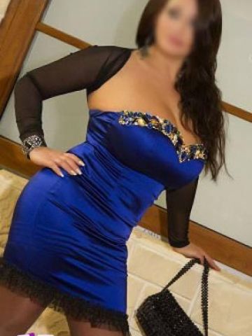 Николь Яркая Брюнетка